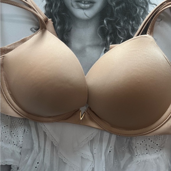New without tag- VS wire pushup  tshirt bra - Picture 3 of 4